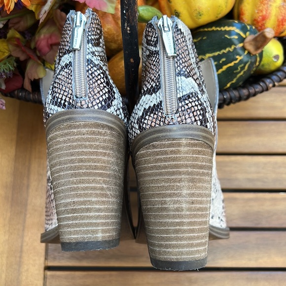 Vince Camuto leather reptile print boot SZ 9 - Picture 13 of 16